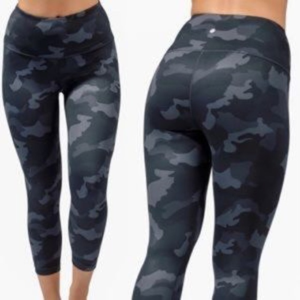 XSmall Yogalocious Black Camo Capri leggings